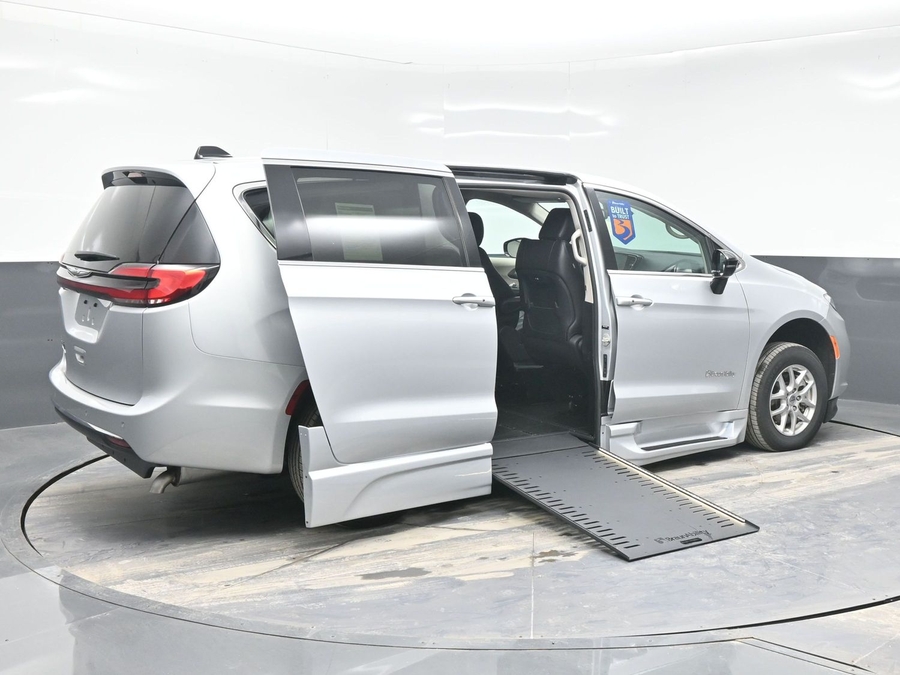 Used 2024 Chrysler Pacifica Touring L - BraunAbility Side Entry Entry In Floor Automatic Ramp