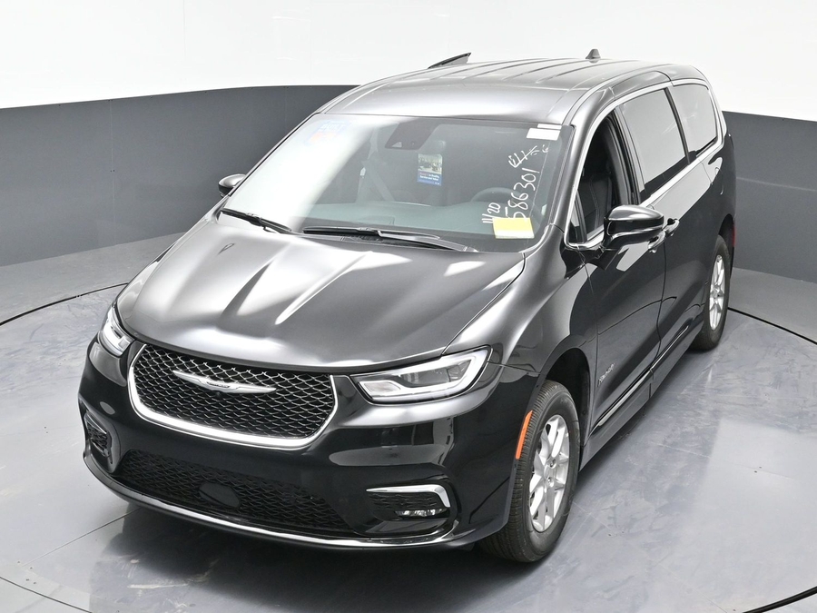 Black Chrysler Pacifica image number 8