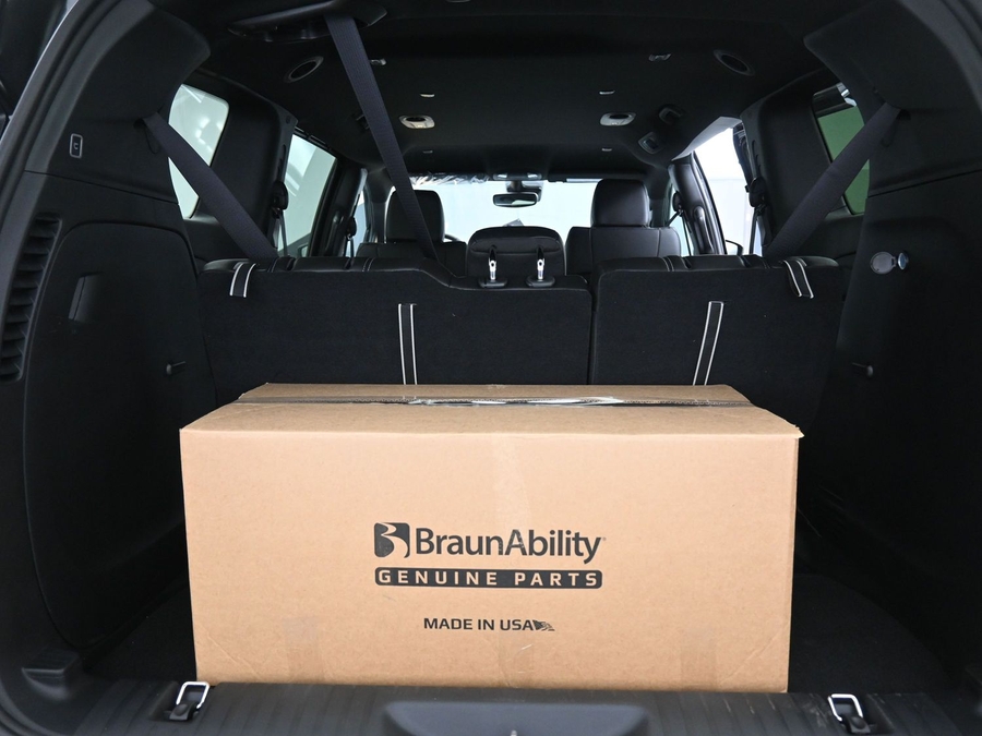 Black Chrysler Pacifica image number 13