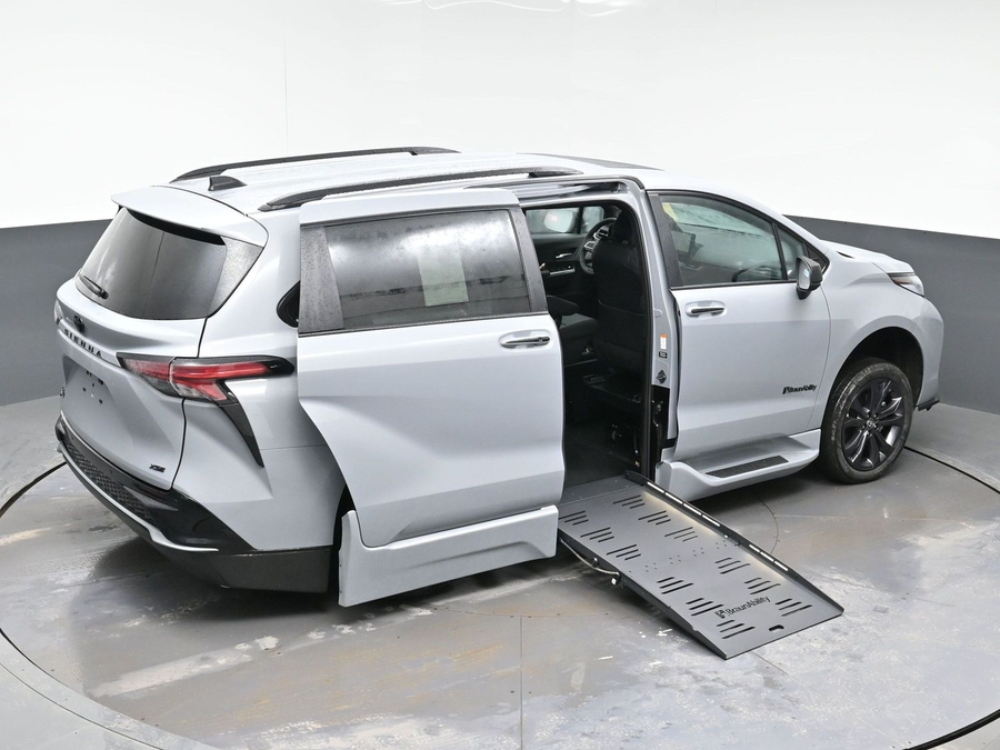 New 2026 Toyota Sienna Hybrid XSE Sport - BraunAbility Side Entry Entry Fold Out Automatic Ramp