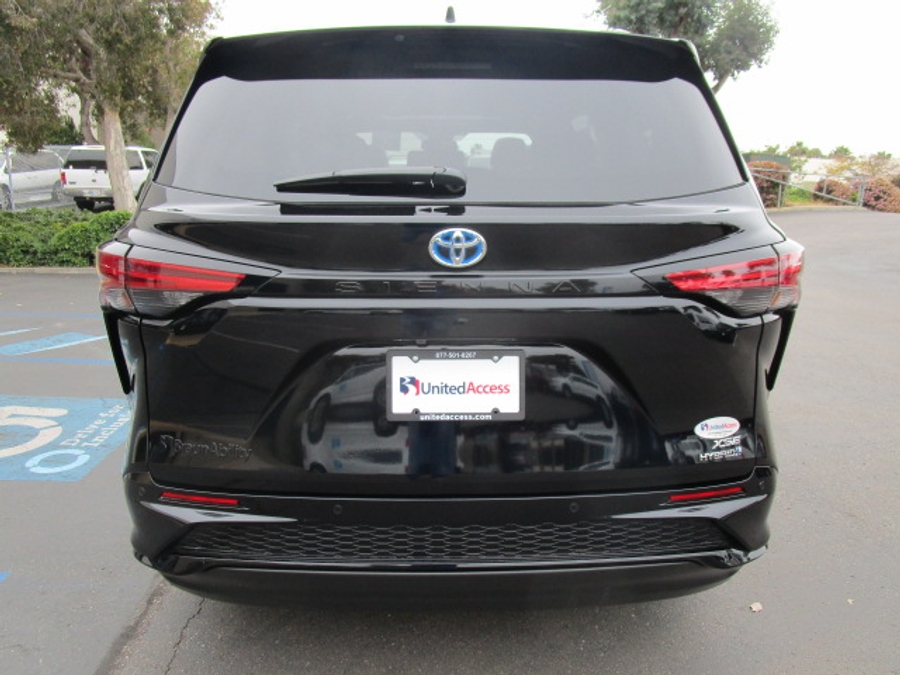 New 2025 Toyota Sienna Hybrid XSE Sport - BraunAbility Side Entry Entry In Floor Automatic Ramp