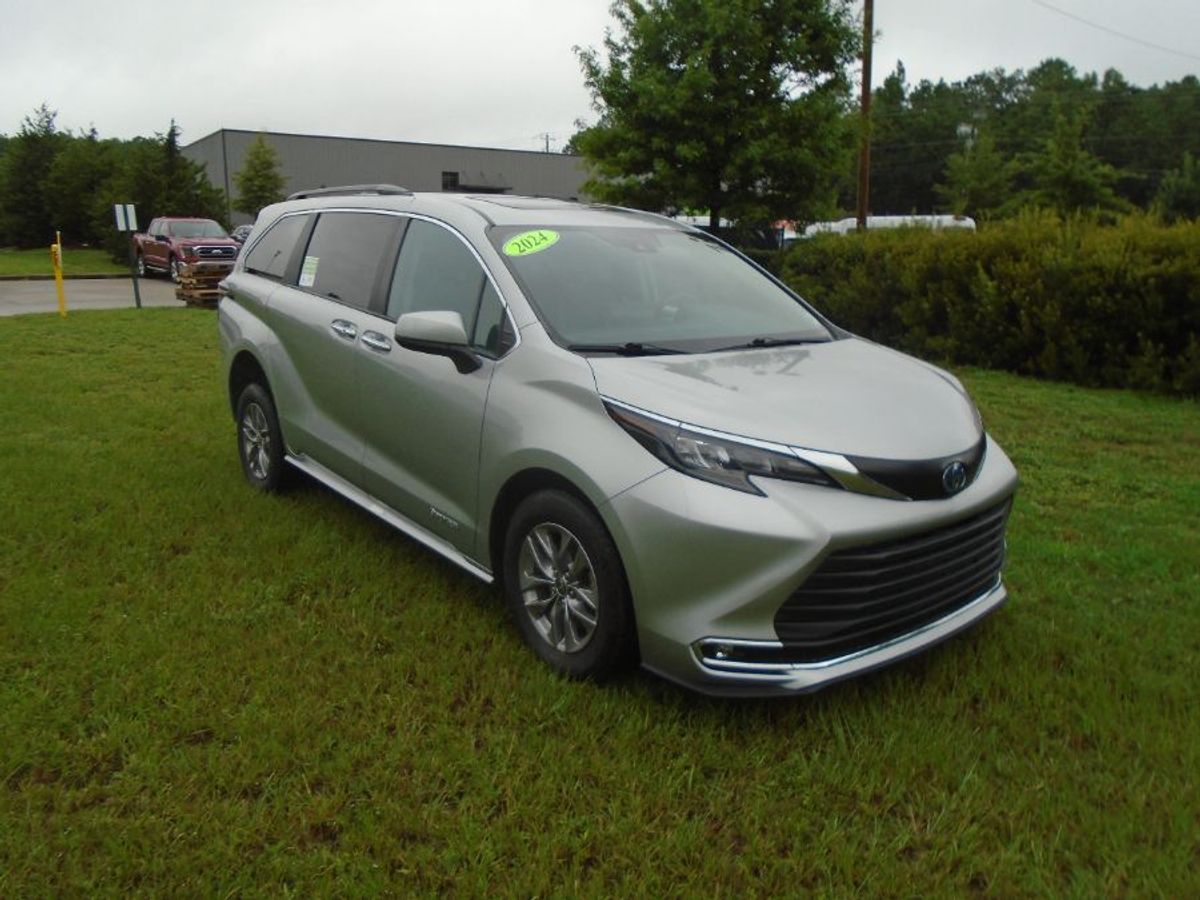 2024 TOYOTA SIENNA - Image 8