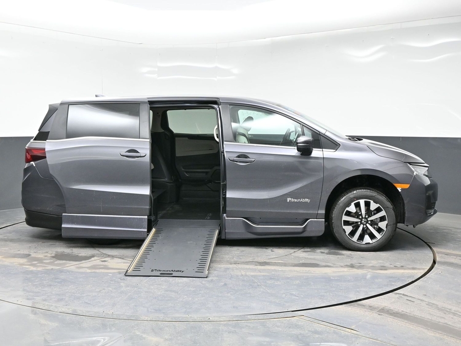 Grey Honda Odyssey image number 7
