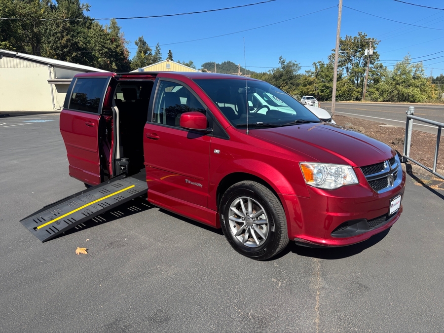 Used 2014 Dodge Grand Caravan SE 30th Anniversary - BraunAbility Side Entry Fold Out Automatic Ramp