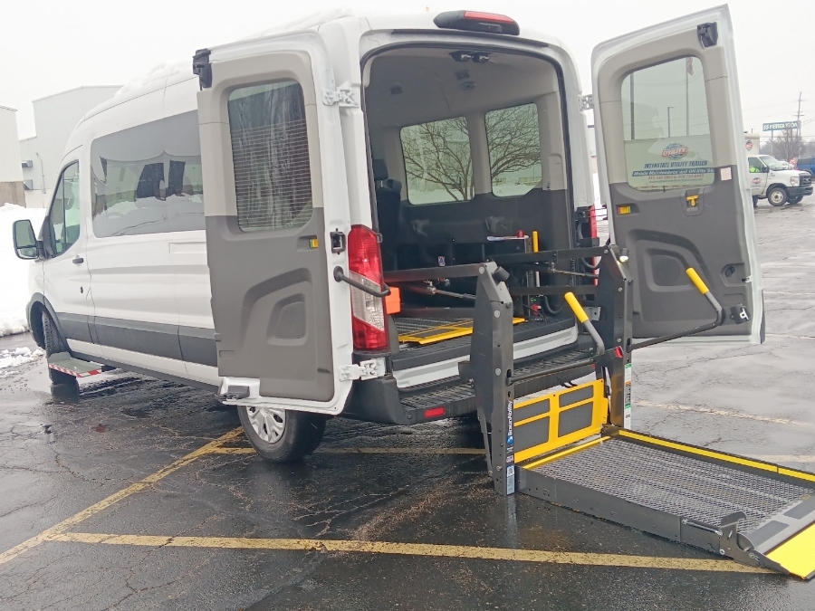 White Ford T350 image number 12