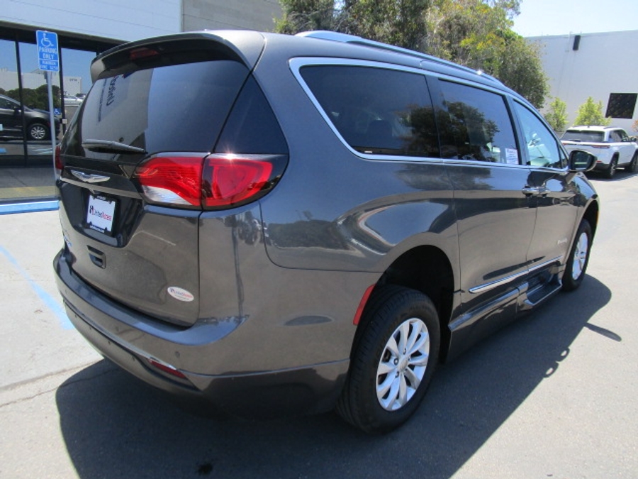Used 2018 Chrysler Pacifica Touring L - BraunAbility Side Entry In Floor Automatic Ramp