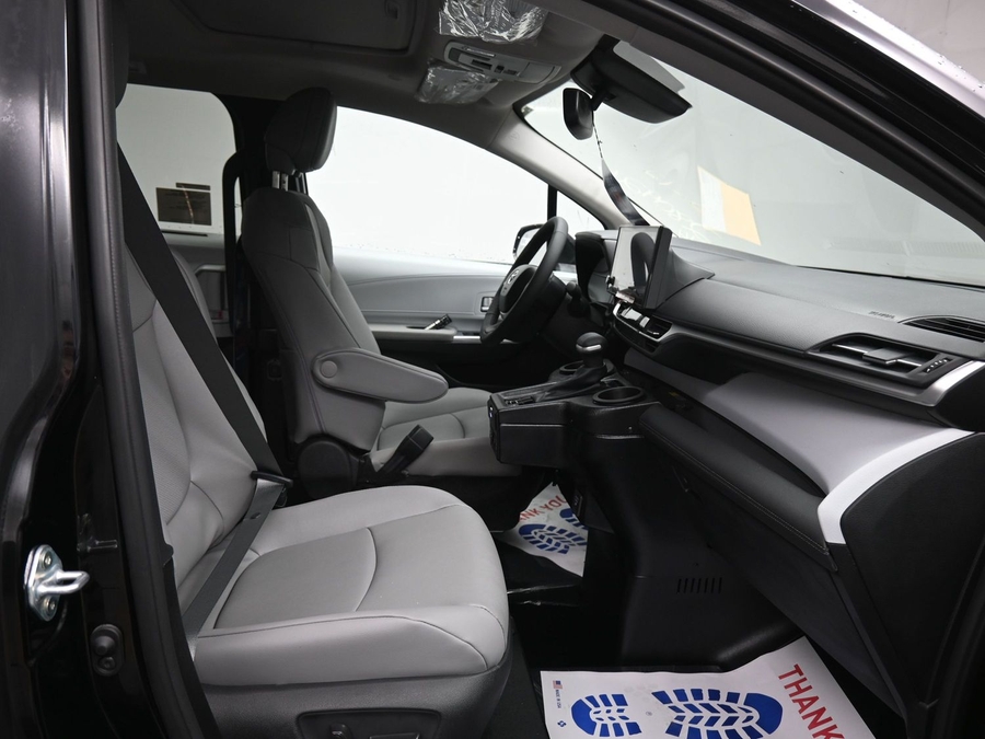 Black Toyota Sienna image number 8
