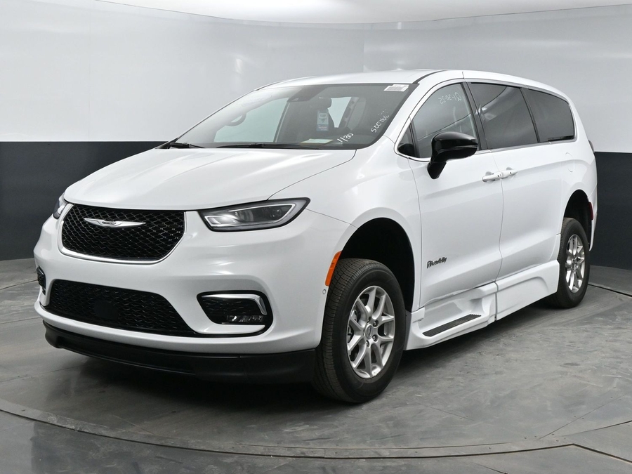 New 2025 Chrysler Pacifica Select Safety - BraunAbility Side Entry Entry In Floor Automatic Ramp