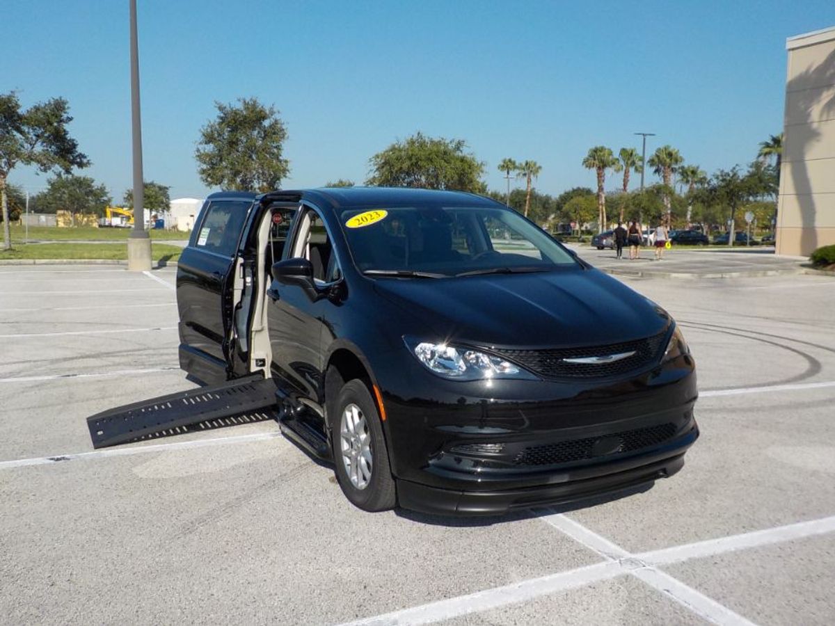 2023 CHRYSLER VOYAGER - Image 25