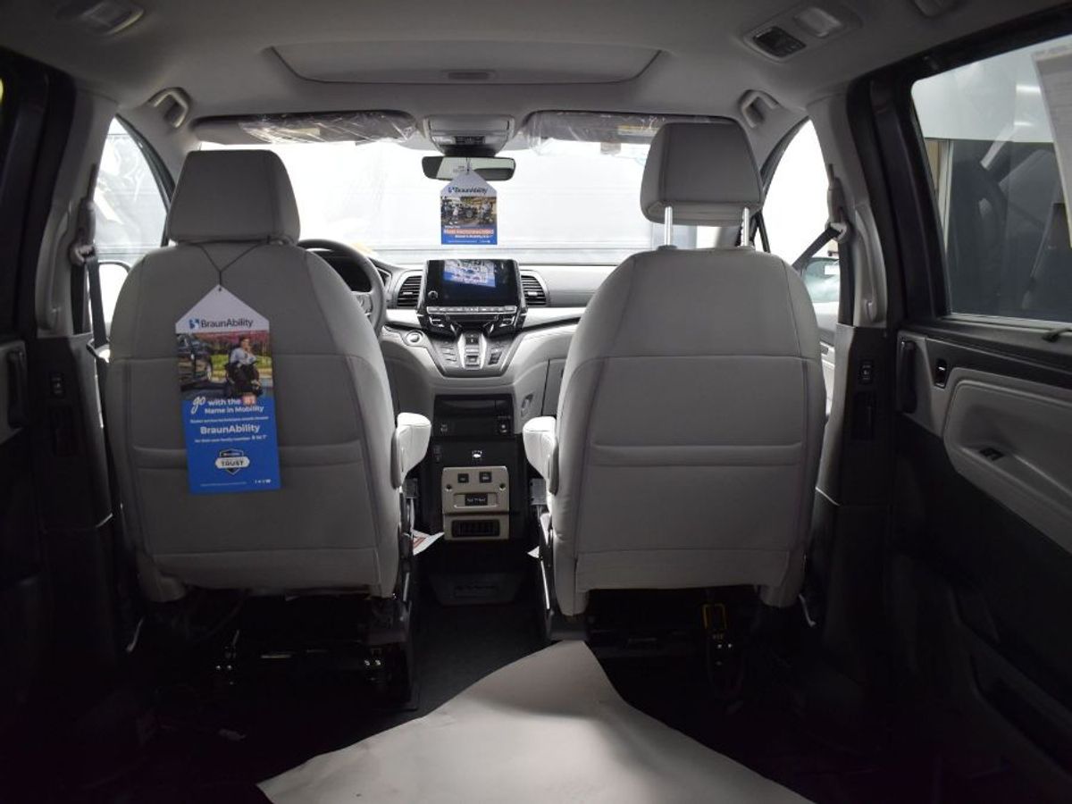 Grey Honda Odyssey image number 6