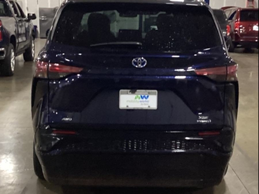 2023 Toyota Sienna XSE - Photo 1