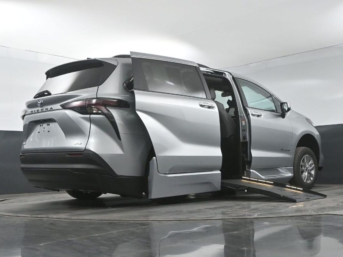 2025 TOYOTA SIENNA - Image 22