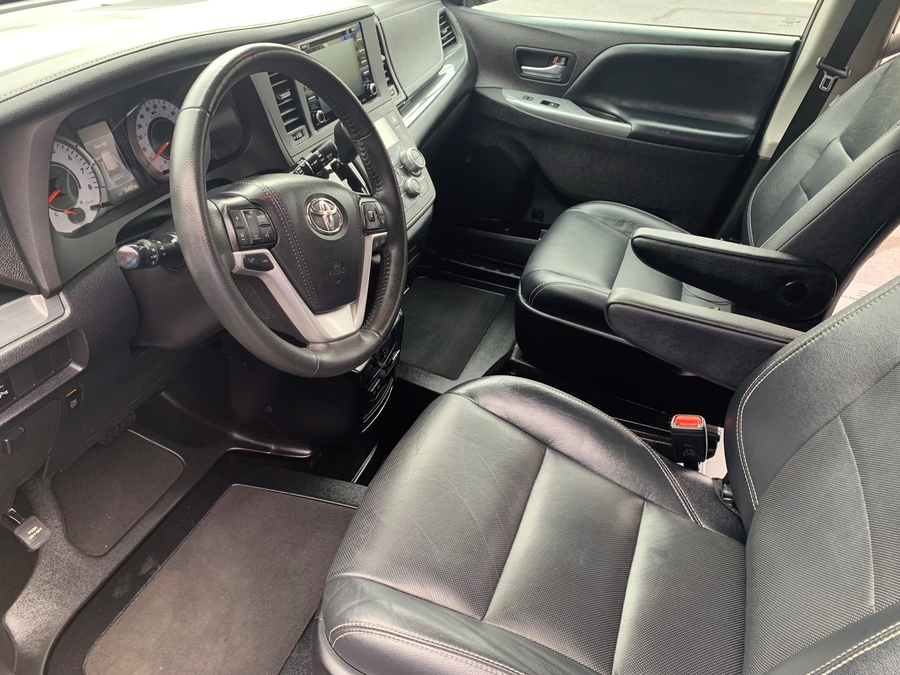 Used 2020 Toyota Sienna SE - BraunAbility Side Entry Entry Fold Out Automatic Ramp