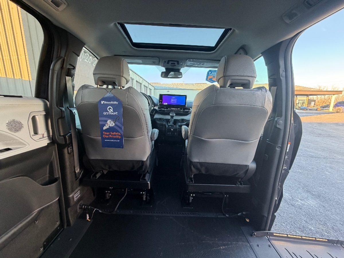 2025 TOYOTA SIENNA - Image 17