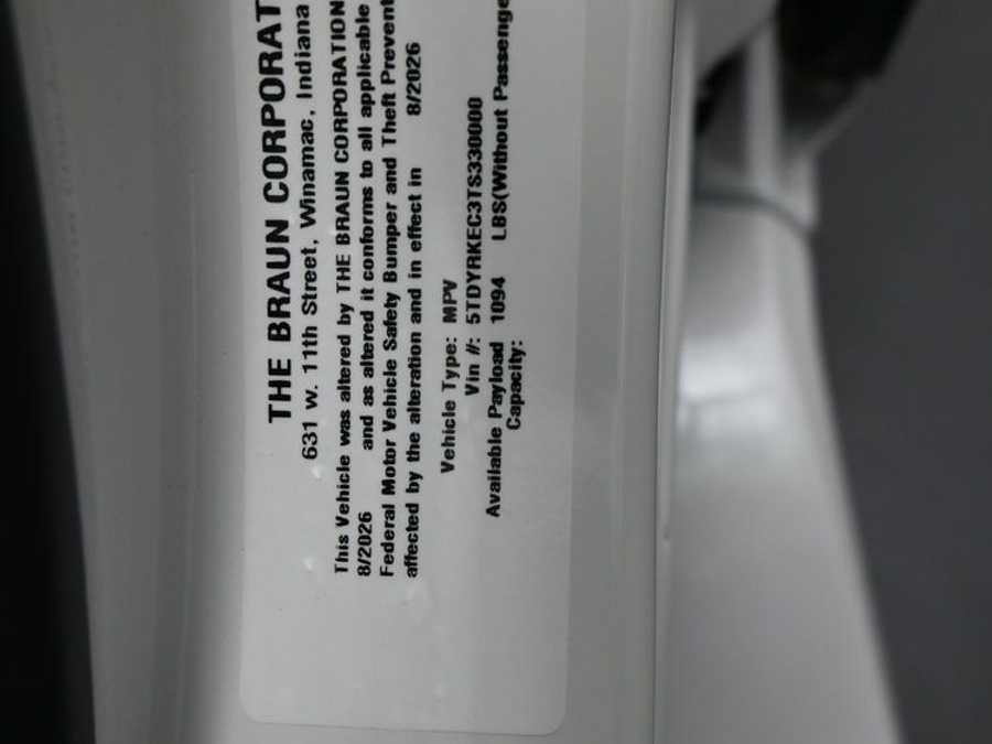 New 2026 Toyota Sienna Hybrid XLE Base - BraunAbility Side Entry Fold Out Automatic Ramp