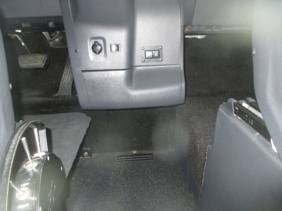 2021 Toyota Sienna XLE - Photo 18