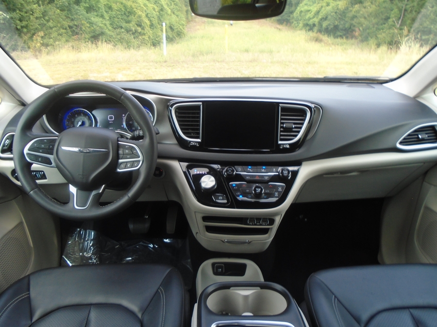 White Chrysler Pacifica image number 13