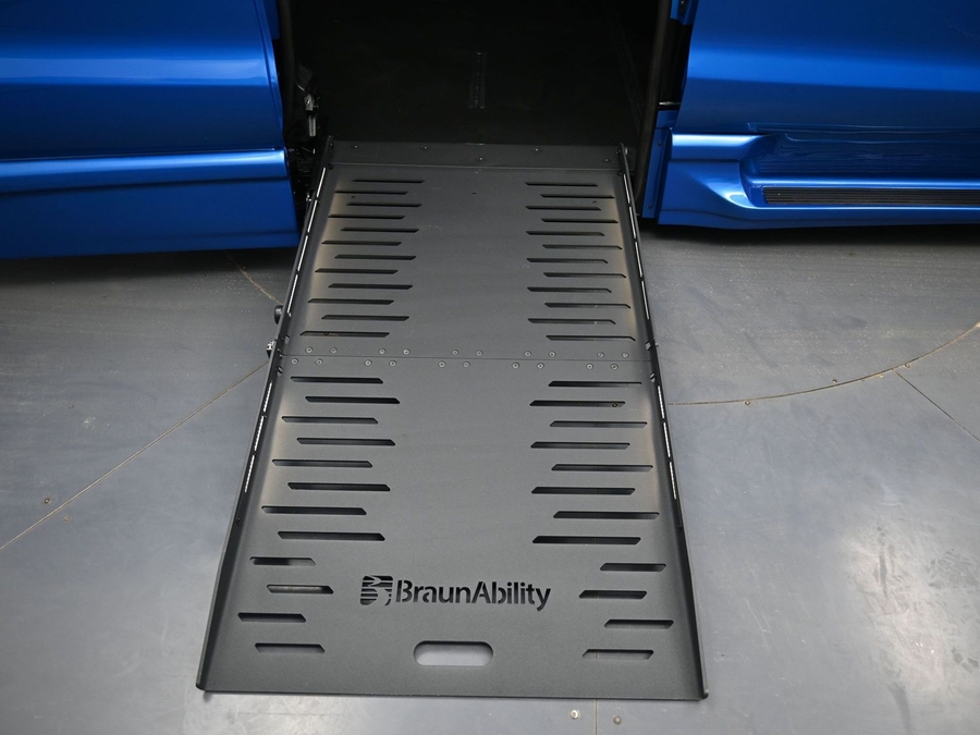 Blue Chrysler Pacifica image number 9