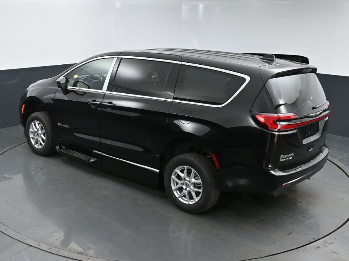2025 CHRYSLER PACIFICA - Image 16