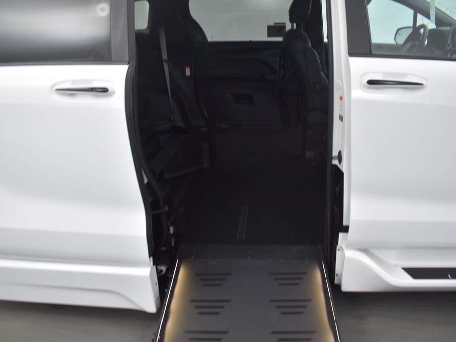 New 2025 Toyota Sienna Hybrid XSE Sport - BraunAbility Side Entry Entry Fold Out Automatic Ramp
