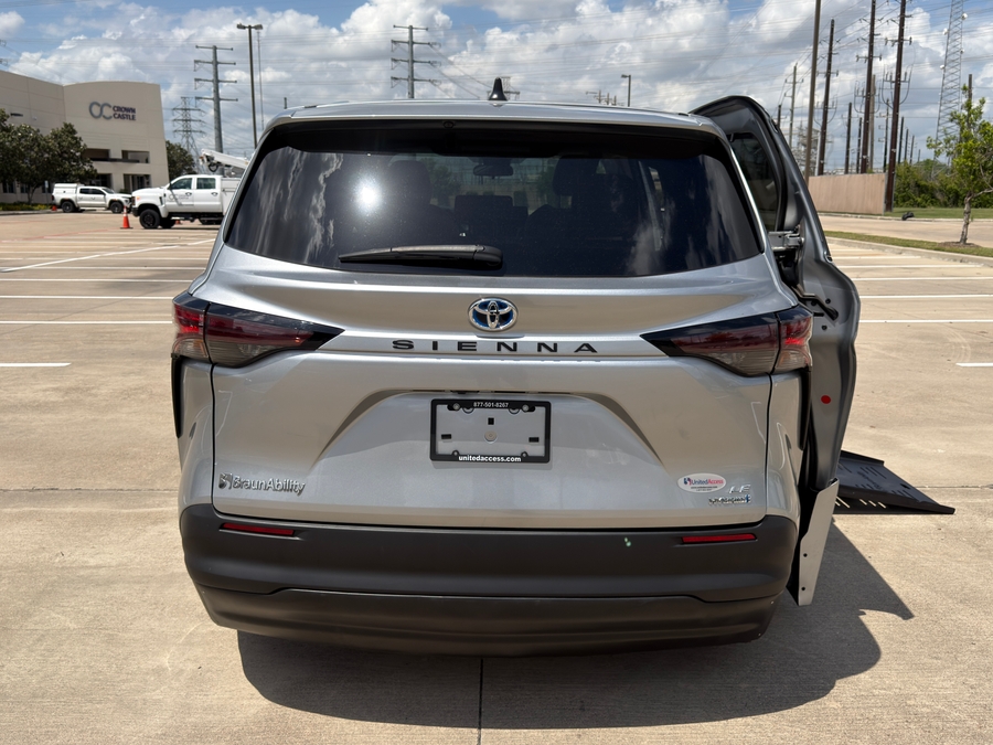 Used 2024 Toyota Sienna Hybrid LE - BraunAbility Side Entry Entry Fold Out Automatic Ramp