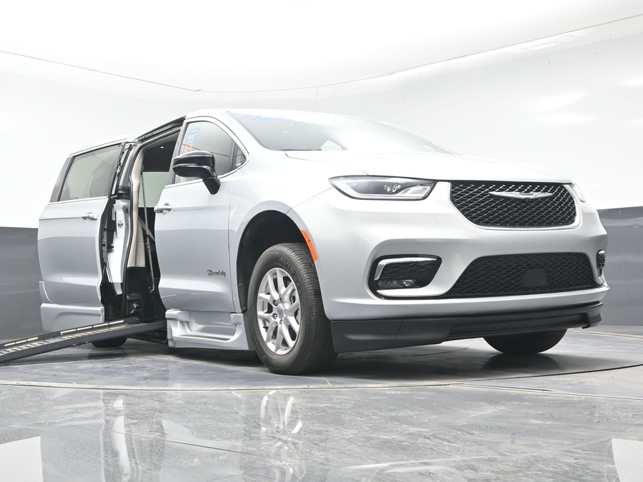Used 2024 Chrysler Pacifica Touring L - BraunAbility Side Entry Entry Fold Out Automatic Ramp