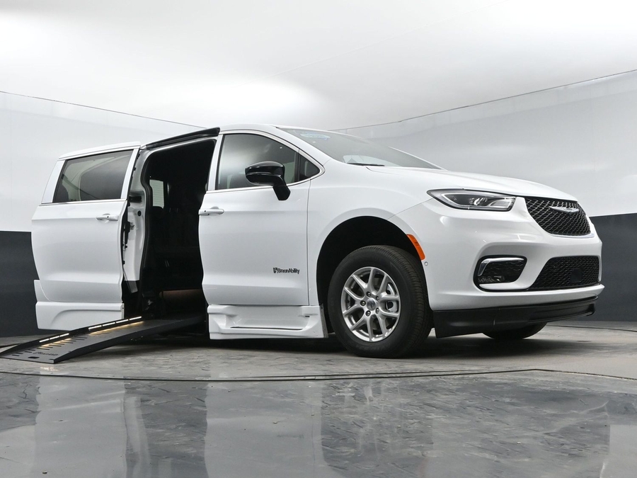Used 2025 Chrysler Pacifica Select Safety - BraunAbility Side Entry Fold Out Automatic Ramp