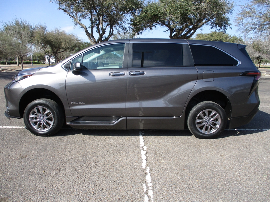 Used 2023 Toyota Sienna Hybrid XLE Base - BraunAbility Side Entry Entry In Floor Automatic Ramp