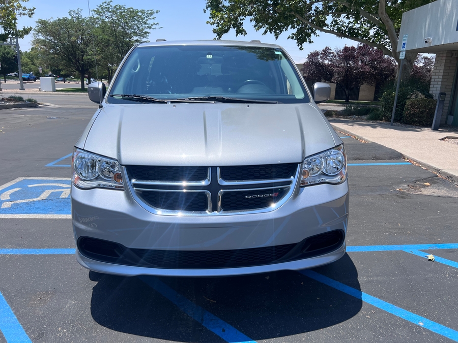 Used 2015 Dodge Grand Caravan SXT - BraunAbility Side Entry Fold Out Automatic Ramp