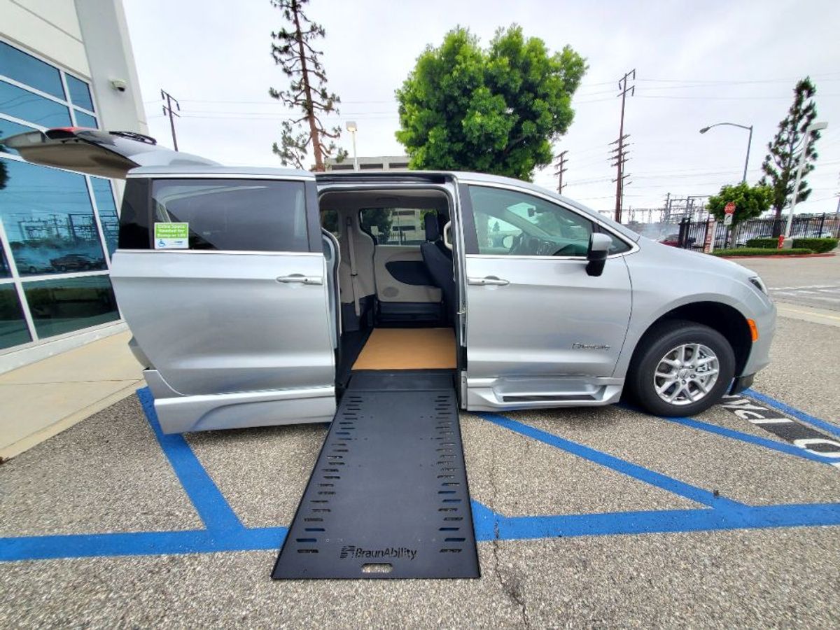 2023 CHRYSLER VOYAGER - Image 9