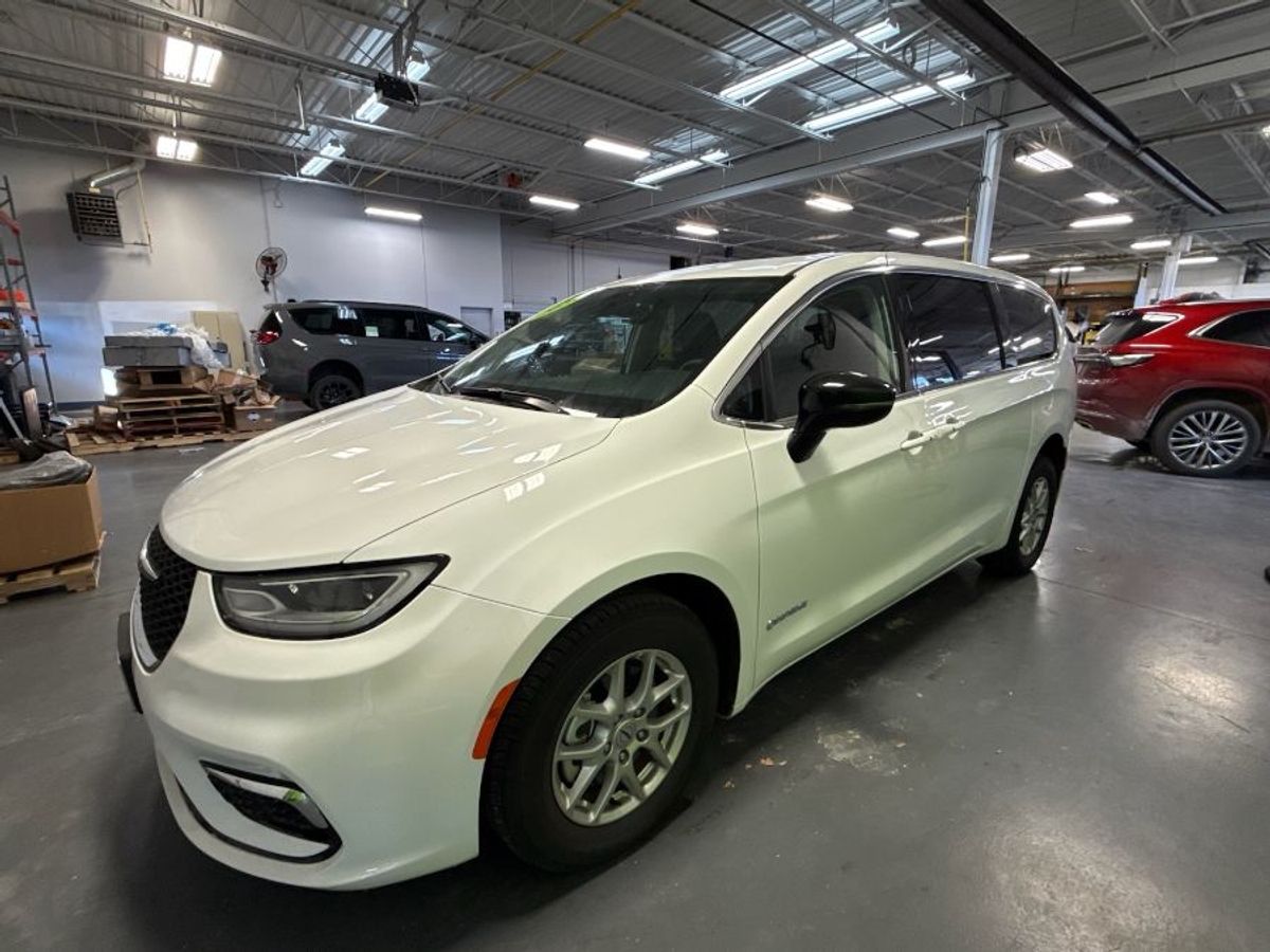 2024 CHRYSLER PACIFICA - Image 11