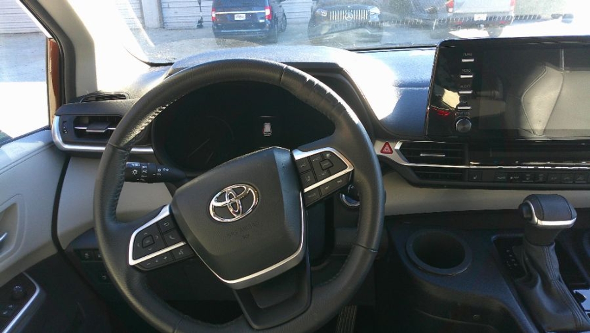2023 TOYOTA SIENNA - Image 10