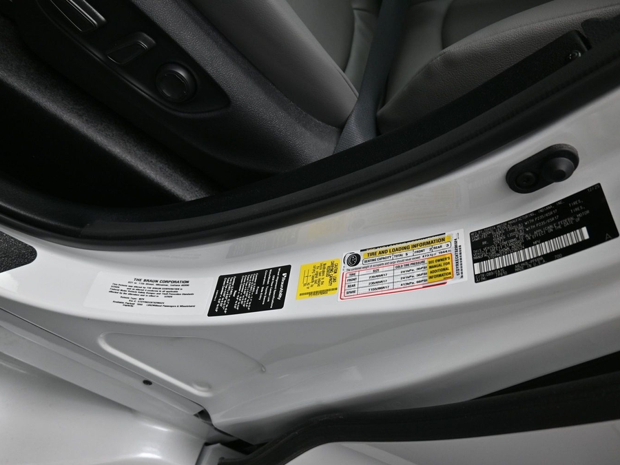 New 2026 Toyota Sienna Hybrid XLE Add - BraunAbility Side Entry Entry In Floor Automatic Ramp
