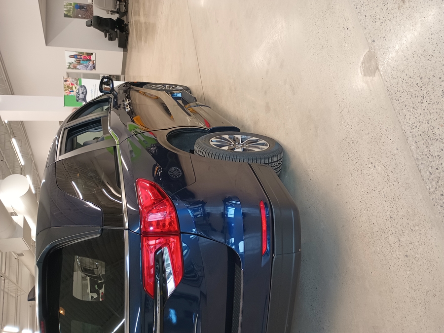 Blue Honda Odyssey image number 5