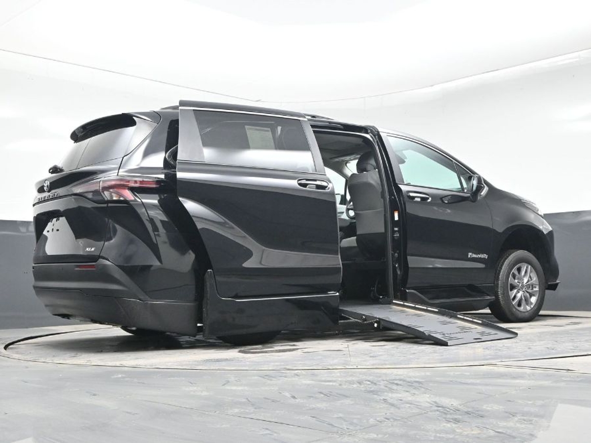 2025 TOYOTA SIENNA - Image 22