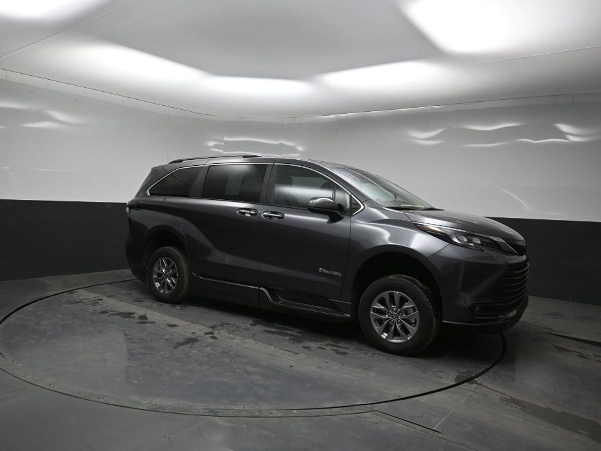 2025 TOYOTA SIENNA - Image 18