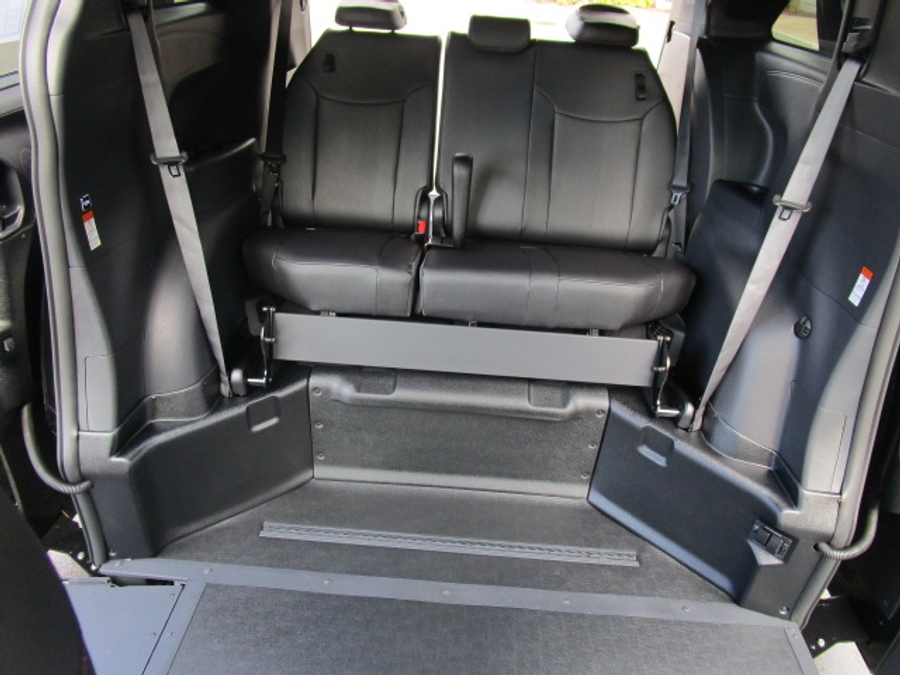 New 2025 Toyota Sienna Hybrid XSE Sport - BraunAbility Side Entry Entry In Floor Automatic Ramp