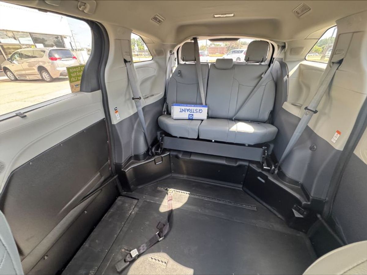 2024 TOYOTA SIENNA - Image 10