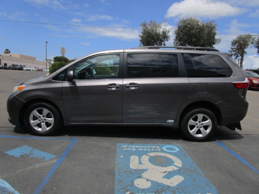 Used 2015 Toyota Sienna LE - FRE Rear Entry Entry Fold Out Manual Ramp
