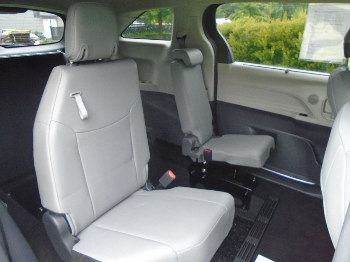 2024 TOYOTA SIENNA - Image 17