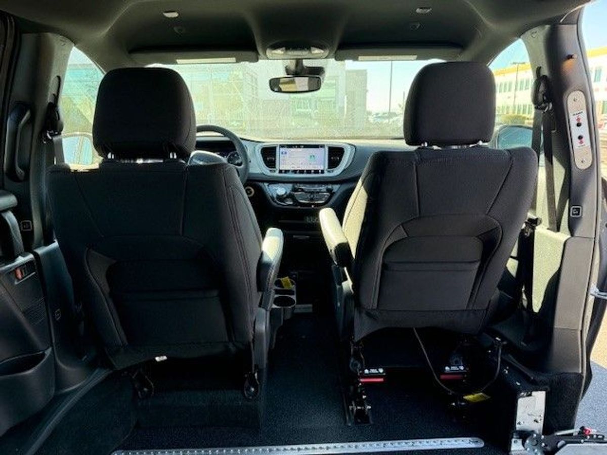 2024 CHRYSLER PACIFICA - Image 11