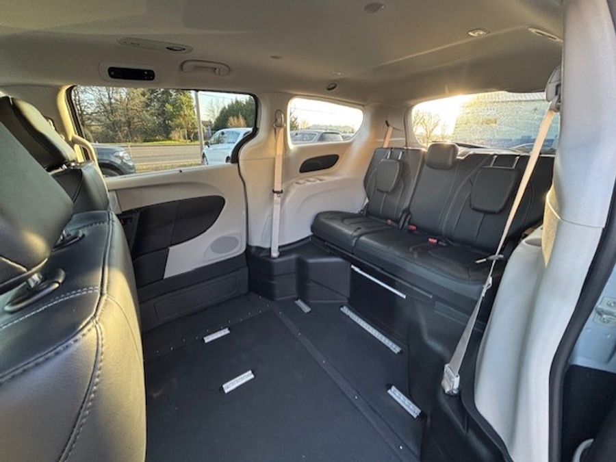 Used 2024 Chrysler Pacifica Touring L - VMI Side Entry Entry In Floor Automatic Ramp