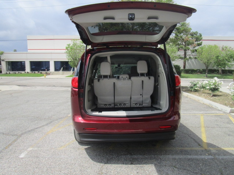 Used 2021 Chrysler Voyager LXi - BraunAbility Side Entry Entry Fold Out Automatic Ramp