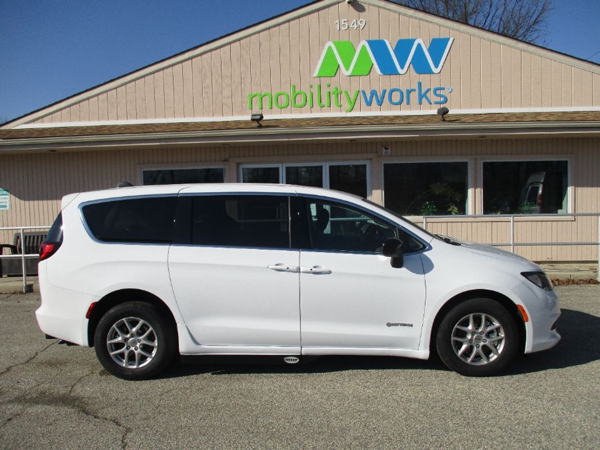 2024 CHRYSLER PACIFICA - Image 7