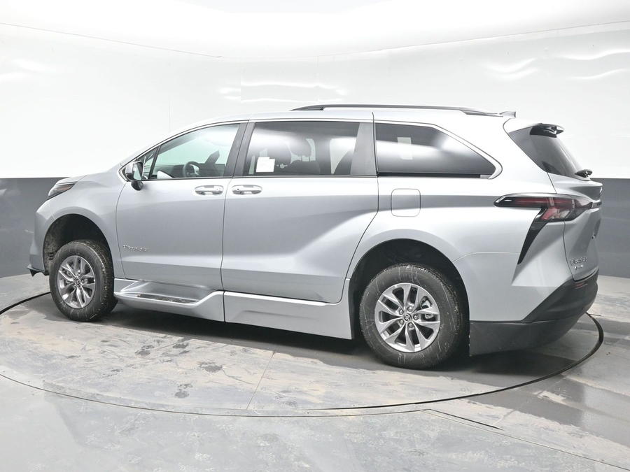 New 2025 Toyota Sienna Hybrid XLE Plus - BraunAbility Side Entry Entry Fold Out Automatic Ramp