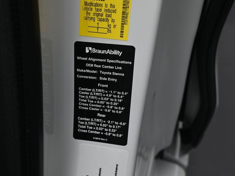 White Toyota Sienna image number 22