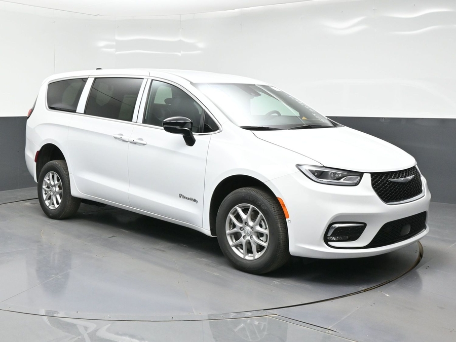 2026 Chrysler Pacifica's photo