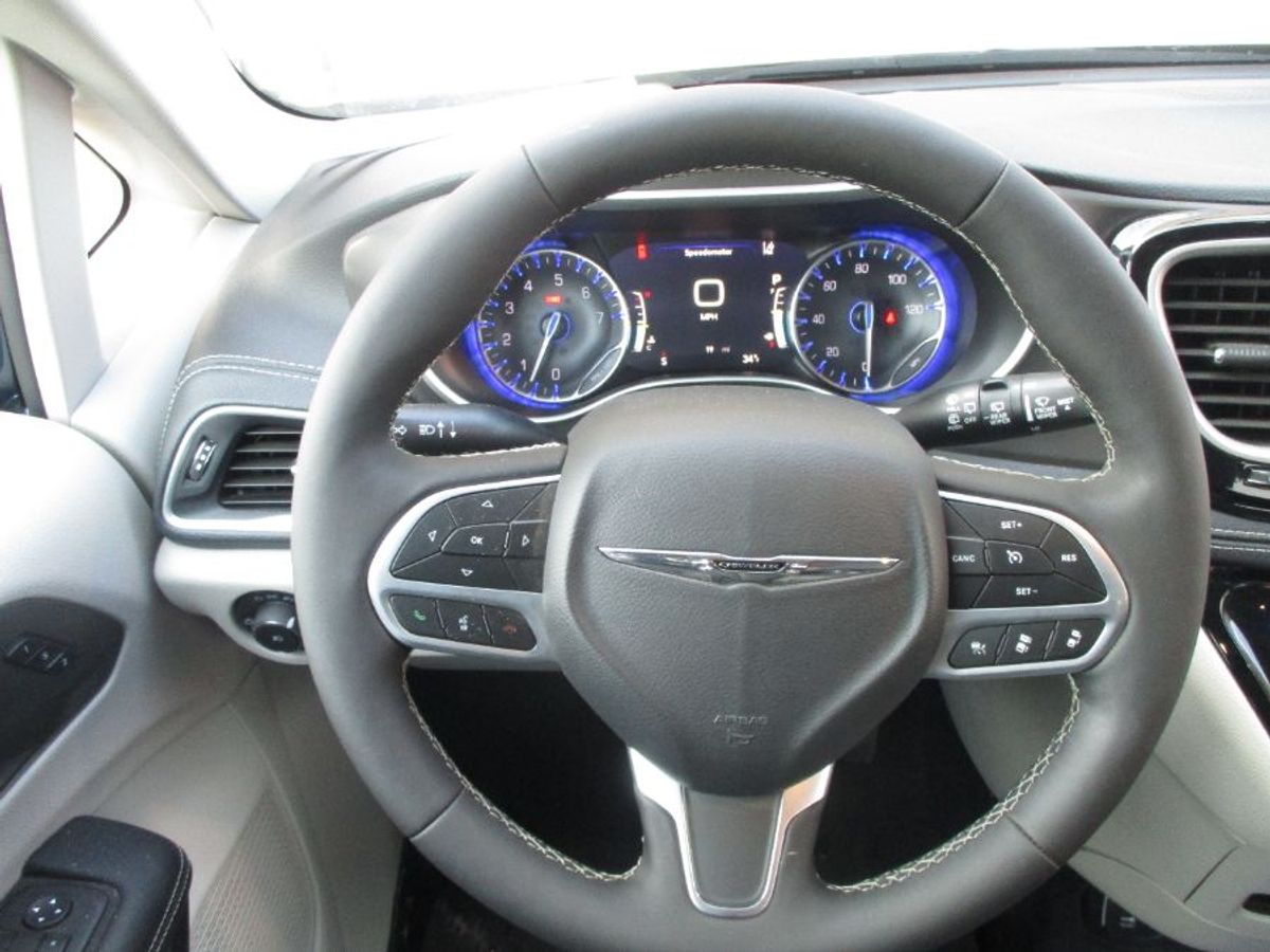 2024 CHRYSLER PACIFICA - Image 11