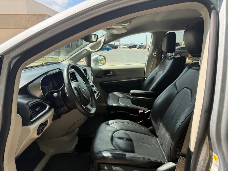 Used 2020 Chrysler Pacifica Touring L Plus - BraunAbility Side Entry Entry In Floor Automatic Ramp