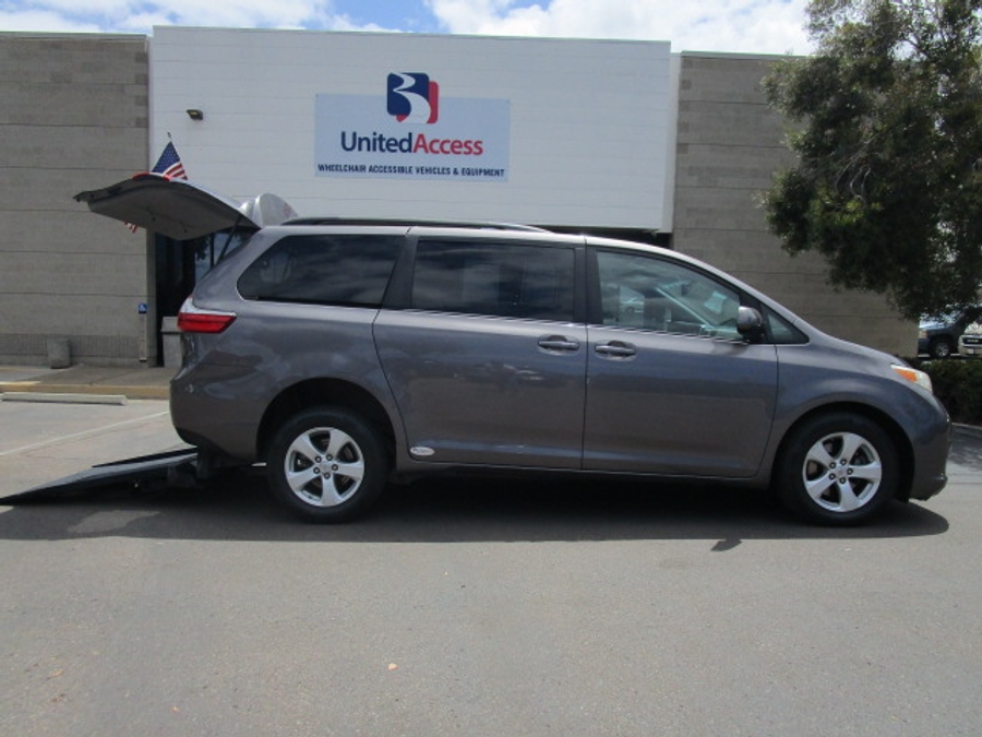 Used 2015 Toyota Sienna LE - FRE Rear Entry Entry Fold Out Manual Ramp